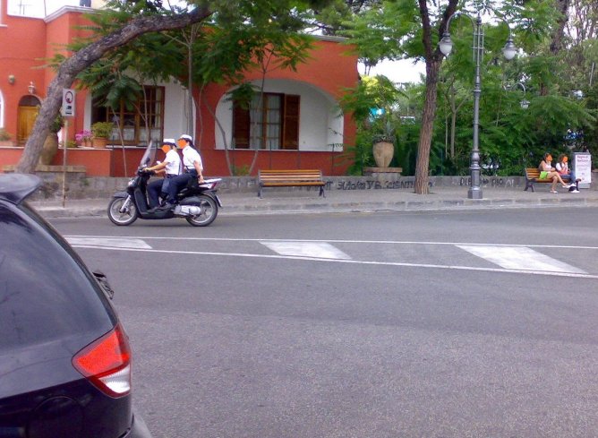 VigilesseSenzaCasco.jpg